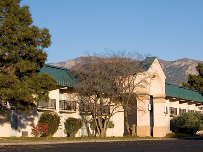Ramada By Wyndham Albuquerque East Exterior foto